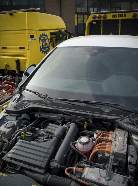 9186 TRUCK MET SCHADE-AUTO